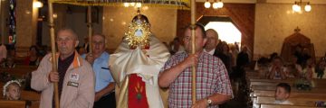 Procesja eucharystyczna i błogosławieństwo dzieci